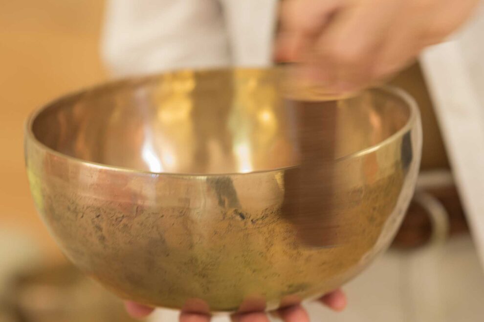Klangschale in der Klangtherapie Praxis in Basel von Franziska Edelmann Basel