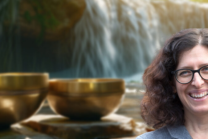 Franziska Edelmann mit Klangschalen